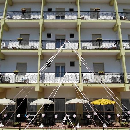 Hotel Ines Cesenatico Exterior foto